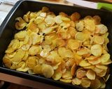 Tejszínes feta sajtos rakott csirke, burgonya chipssel recept fázis 3 fotója