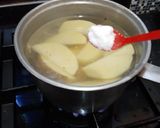 Foto langkah ke 2 dari resep Potato Wedges Goreng.