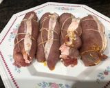 Foto del paso 8 de la receta: Rollitos de lomo rellenos de verdura y guarnición de ensalada campera