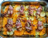 Baconbe tekert csirkemell, fűszeres sütőtökös krumplival sütve recept fázis 4 fotója