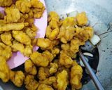 Foto langkah ke 5 dari resep Ayam Goreng Saus Tiram.