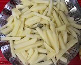 Foto langkah ke 2 dari resep Kentang Goreng Frozen French Fries Kriuk Tak Berminyak.