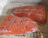 Foto del paso 2 de la receta: Salmón fresco a la parrilla con crema de guisantes