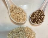 A picture of step 1 of Oatmeal with quinoa, asparagus and fresh mushroom.