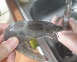 รูปขั้นตอนการทำที่ 2 ของ กุ้งอบเกลือ เอาขี้ออกแบบไม่ผ่าหลัง