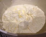A picture of step 4 of "Delicia" cake: with cookies, caramel, cream and banana! Argentina cake.