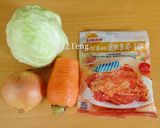 A picture of step 1 of Steamed Chicken Thighs with Cabbage (Rice Cooker Version).