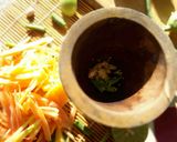 A picture of step 3 of Som Tum / Thai Papaya Salad.
