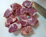A picture of step 2 of Easy Pork Shoulder Kakuni (Simmered Pork Cubes) with Leeks.