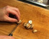 A picture of step 2 of Oyster al Ajillo.