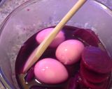 A picture of step 1 of Pennsylvania Dutch red beets and eggs.