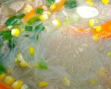 Foto langkah ke 5 dari resep Sup Bening Soun Bakso.