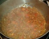 A picture of step 2 of Onion and tomato pie.