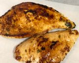 Hình bước làm 2 của món Ức gà ướp ngò rí và tỏi-eatclean