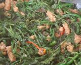 Foto langkah ke 4 dari resep Oseng Sayur Pakis dan Tempe.