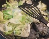 A picture of step 3 of Simple and Nutritious! Lettuce and Baby Sardine Stir-fry.