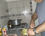 Foto del paso 2 de la receta: Fideos caseros con salsa de hongos secos y pollo al vino tinto