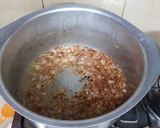 A picture of step 2 of Matar pulao.