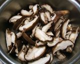 A picture of step 2 of Fresh Shiitake Mushroom Tsukudani.
