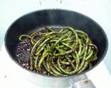 Yucky Earth Worm(VEGAN HOLLOWEEN 2013 ) Longbean In Spicy Black Pepper Sauce recipe step 1 photo