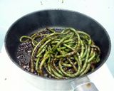 A picture of step 1 of Yucky Earth Worm(VEGAN HOLLOWEEN 2013 ) Longbean In Spicy Black Pepper Sauce.