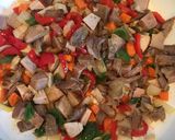 Foto del paso 3 de la receta: Pasta con carne y verduras 🍝🍗🌶