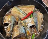 A picture of step 4 of Braised Mackerel with Wild Shallots.