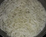 A picture of step 1 of Noodles fusion kachoudi.