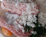 Töltött paprika és húsgombócok, zelleres paradicsomos mártásban recept fázis 2 fotója
