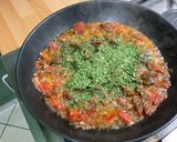 Une image de l'étape 10 de Tagliatelles vertes aux anchois, ail, tomates et persil.