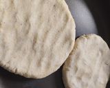 Foto del paso 5 de la receta: Arepa rellena de pollo con salsa de manzana, zanahoria, cebolla y crema...🫓🥙🥯