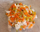 Foto del paso 3 de la receta: Empedrat, ensalada con bacalao, cebolla y encurtidos