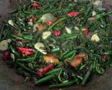 Foto langkah ke 6 dari resep Tumis pakis sederhana tapi nikmat.