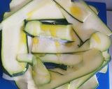 Foto del paso 2 de la receta: Lasaña de calabacín rellena de pollo