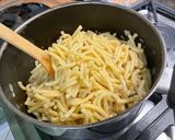 Une image de l'étape 9 de Macaronis aux oignons, ail, Boursin®️ et jambon cru.