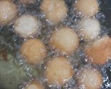 A picture of step 2 of Bread gulab jamun.