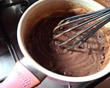 Foto del paso 6 de la receta: Torta rellena de chocolate decorada con chantilly de chocolate