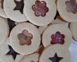 Foto langkah ke 8 dari resep Stained Glass Cookies.