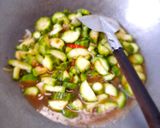 Foto langkah ke 3 dari resep Tumis oyong kuah.