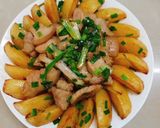 Hình bước làm 4 của món Khoai tây xào thịt ba rọi