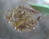Foto langkah ke 3 dari resep Tumis Daun Pepaya Jepang feat Baby Teri 2022.