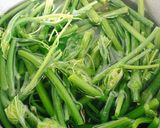Hình bước làm 2 của món Đọt Su Su Xào Thịt Bò