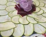 Foto del paso 2 de la receta Carpaccio de calabacín y remolacha con queso de cabra🥗
