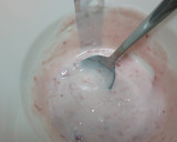 Foto del paso 1 de la receta: Batido de yogurt y mermelada de fresa