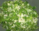 Foto langkah ke 1 dari resep Tumis daun dan kencur muda.