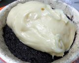 A picture of step 2 of Cherry With Mascapone On Oreo Crust.