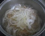 A picture of step 2 of Chinese-style Sesame Soup with Bacon and Lettuce.