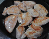 Foto del paso 1 de la receta: Pavo cremoso al vino blanco