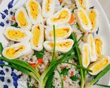 Hình bước làm 3 của món Cơm rang trứng cuộn
