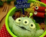 A picture of step 4 of Buzz & Alien Toy Story Character Bento.